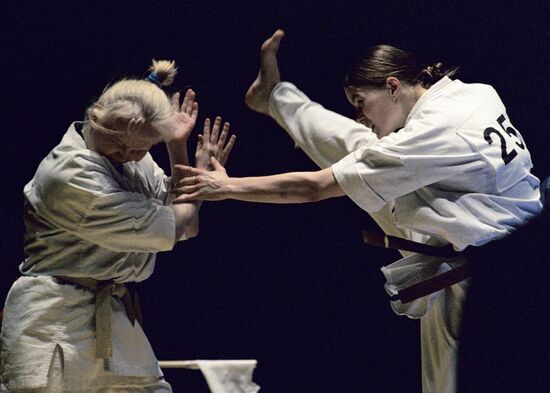 KARATE BOUT