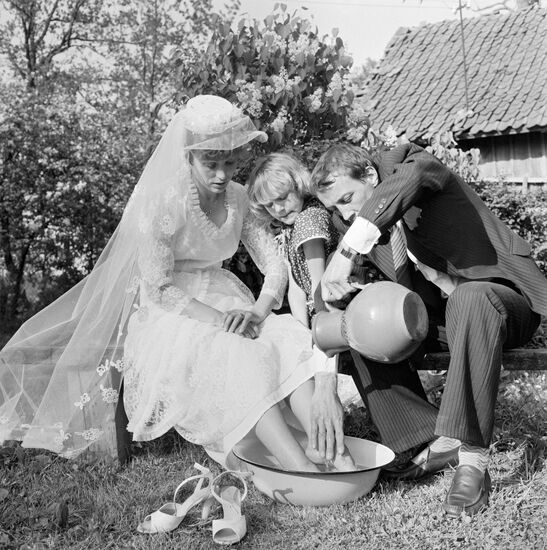 LITHUANIA WEDDING BRIDE BASIN JAR GROOM