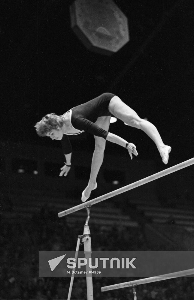 LARISA LATYNINA PERFORMANCE BARS