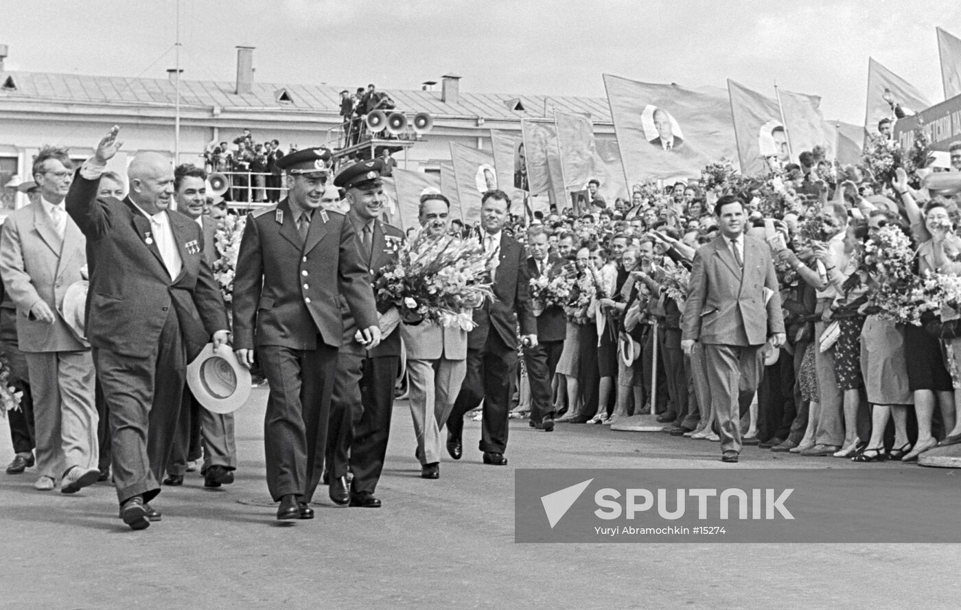 KHRUSHCHEV TITOV GAGARIN MEETING VNUKOVO AIRPORT