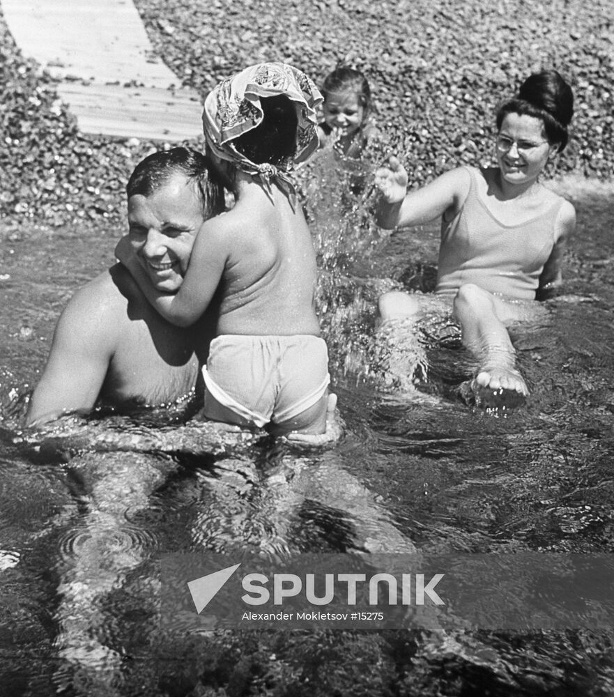 CRIMEA SEA GAGARIN WIFE DAUGHTERS VACATION