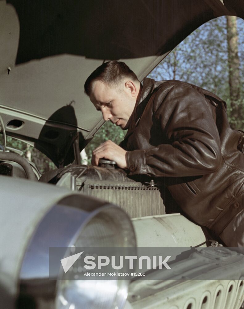 GAGARIN CAR MAINTENANCE