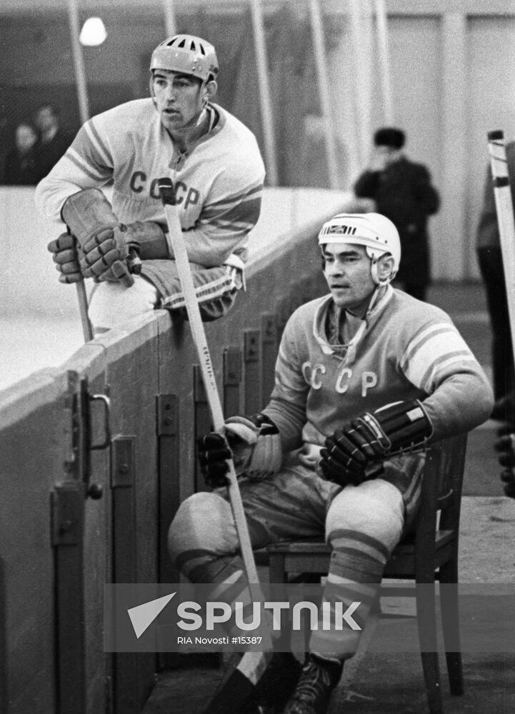 FIRSOV YAKUSHEV HOCKEY PLAYERS TRAINING