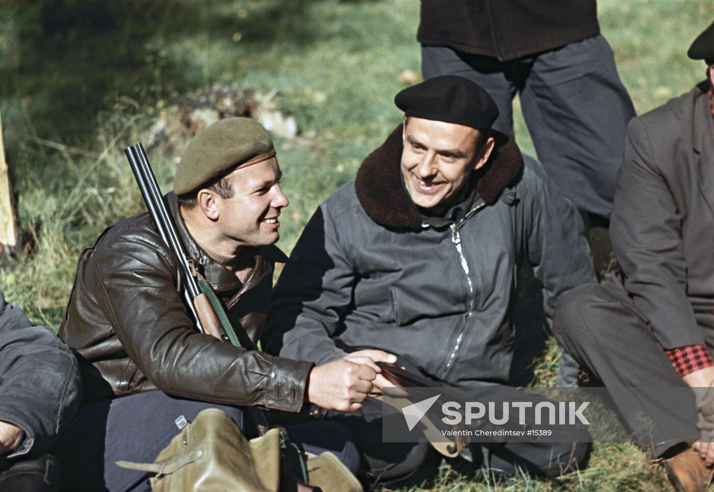 COSMONAUTS GAGARIN KOMAROV HUNTING