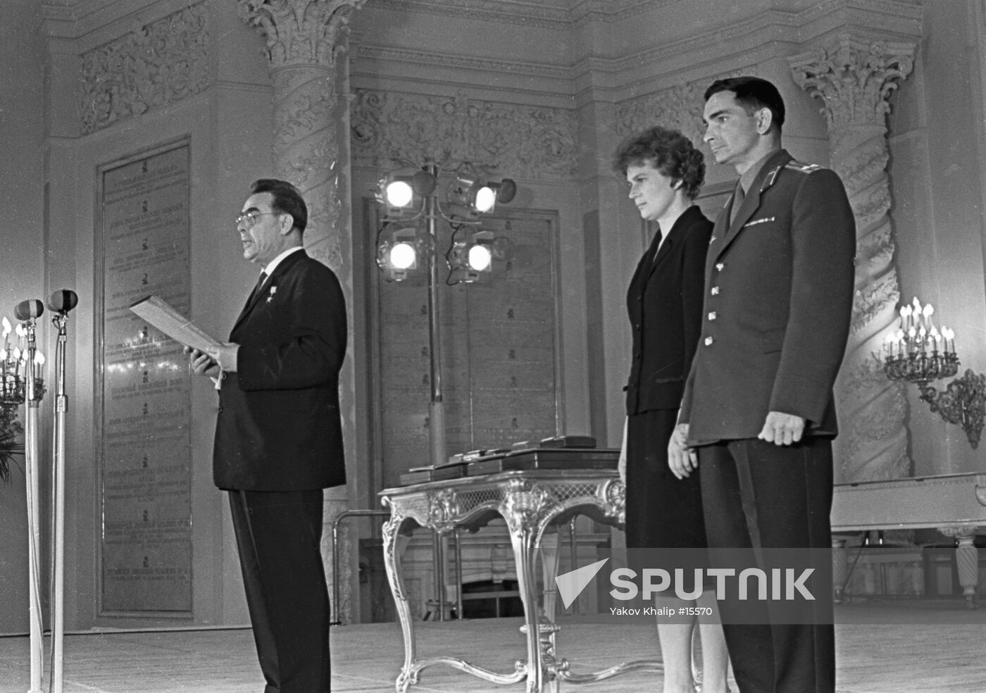 BREZHNEV AWARDS COSMONAUTS TERESHKOVA BYKOVSKY