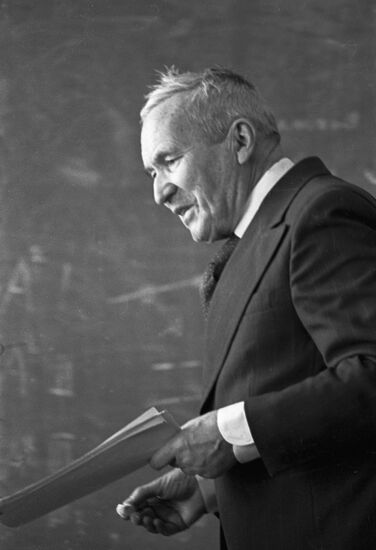 KOLMOGOROV ACADEMY MEMBER MATHEMATICIAN