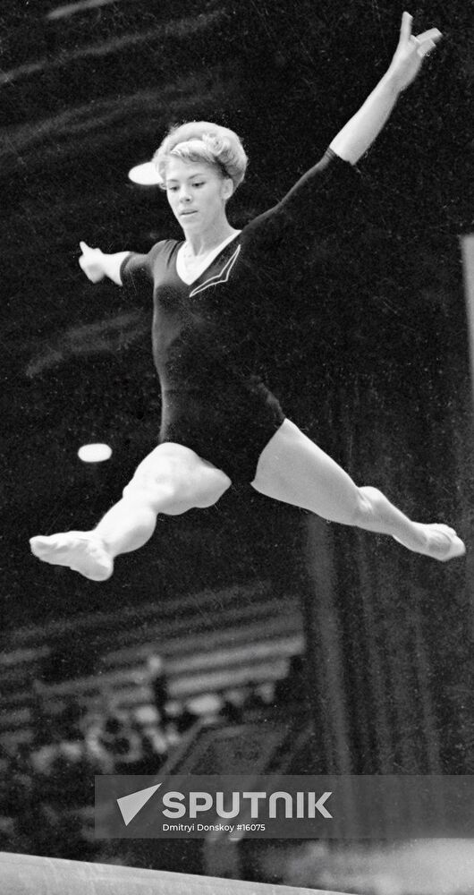 LATYNINA PERFORMING