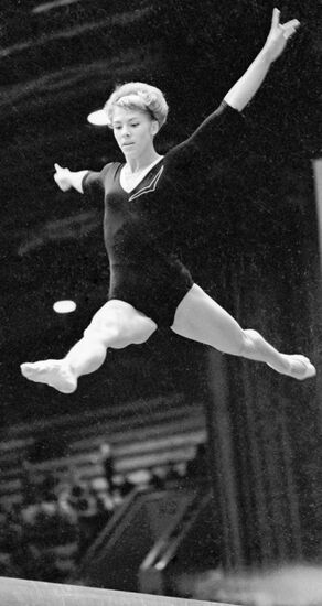 LATYNINA PERFORMING