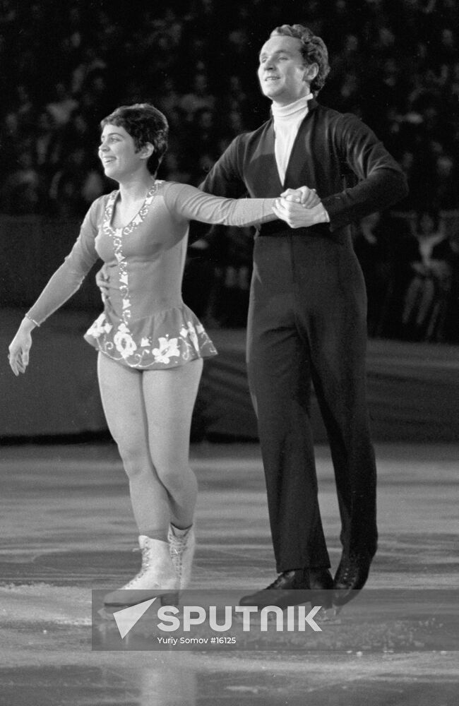 RODNINA ULANOV PERFORMANCE WORLD CHAMPIONS