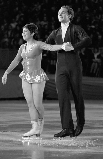 RODNINA ULANOV PERFORMANCE WORLD CHAMPIONS