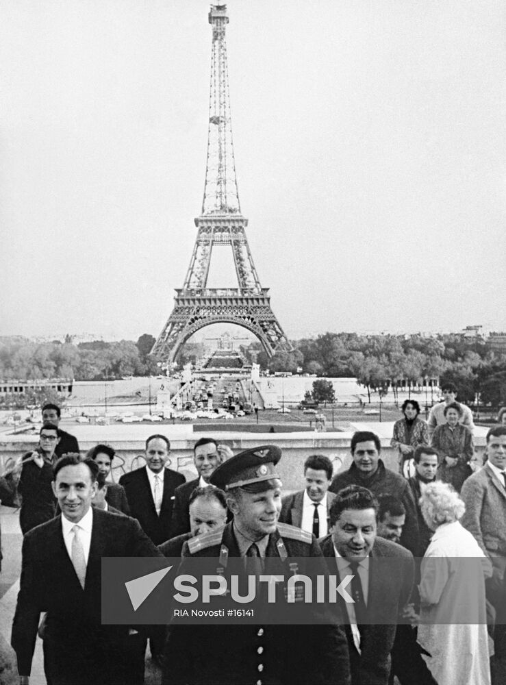 PARIS GAGARIN EIFFEL TOWER ESCORT