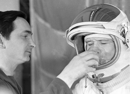 Cosmonauts Bykovsky and Khrunov 