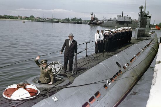 Alexey Leonov visiting Soviet seamen