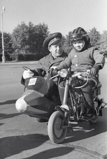 LEONOV PARADE OF AUTOMOBILES