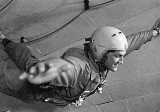 Cosmonaut Boris Volynov in zero gravity 