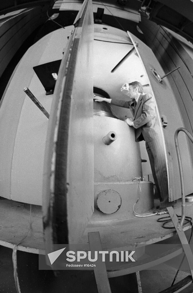 HIGH PRESSURE CHAMBER SYNTHETIC DIAMOND ASSEMBLING