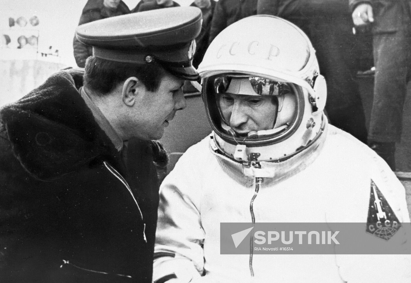 Cosmonauts Gagarin and Belyaev before the latter's orbital mission