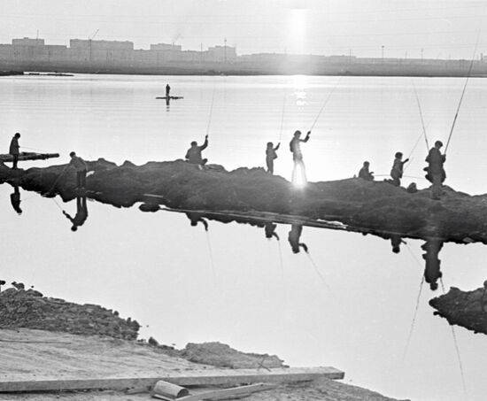 SEA ESTUARY FISHERMEN 