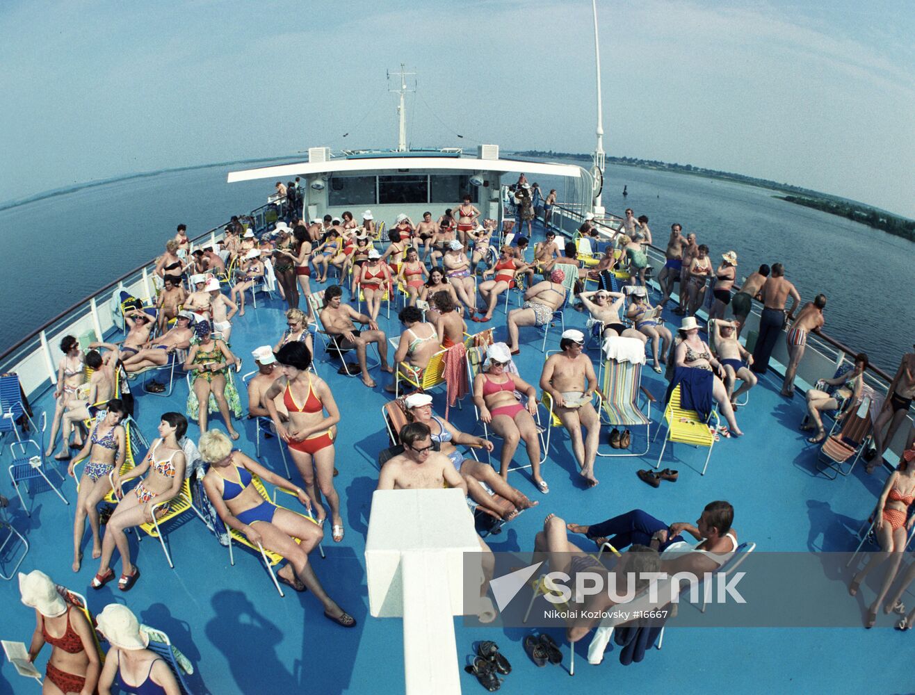 VACATIONISTS MOTOR SHIP DNIEPER