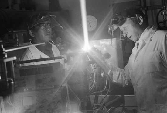 ASSISTANTS LABORATORY TWO-JET PLASMATRON 