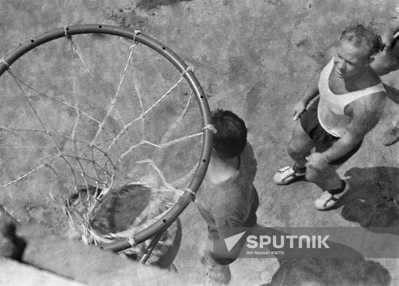Cosmonaut Leonov playing basketball 