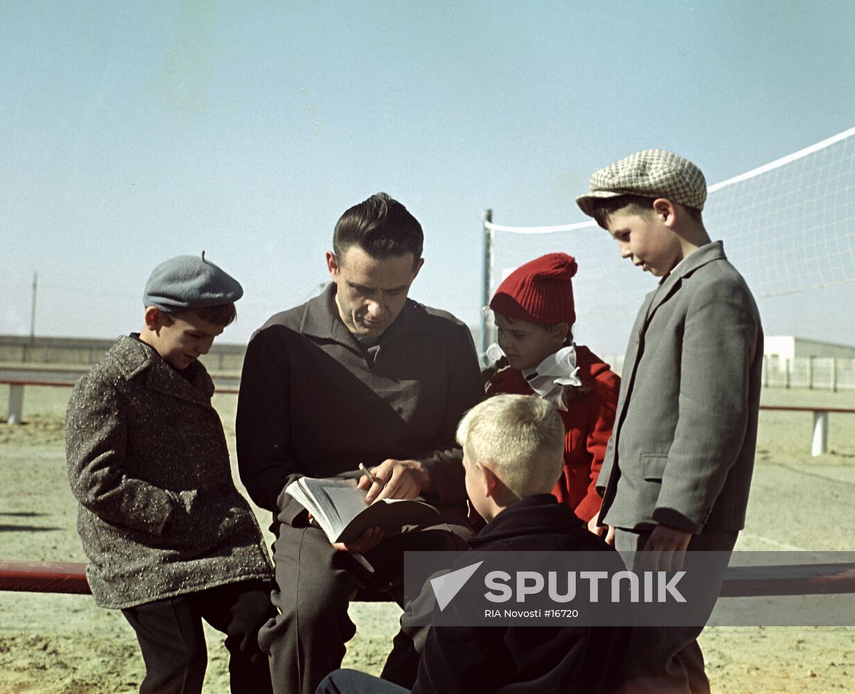 Cosmonaut Komarov talking with children 
