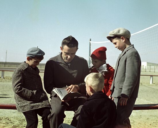 Cosmonaut Komarov talking with children 