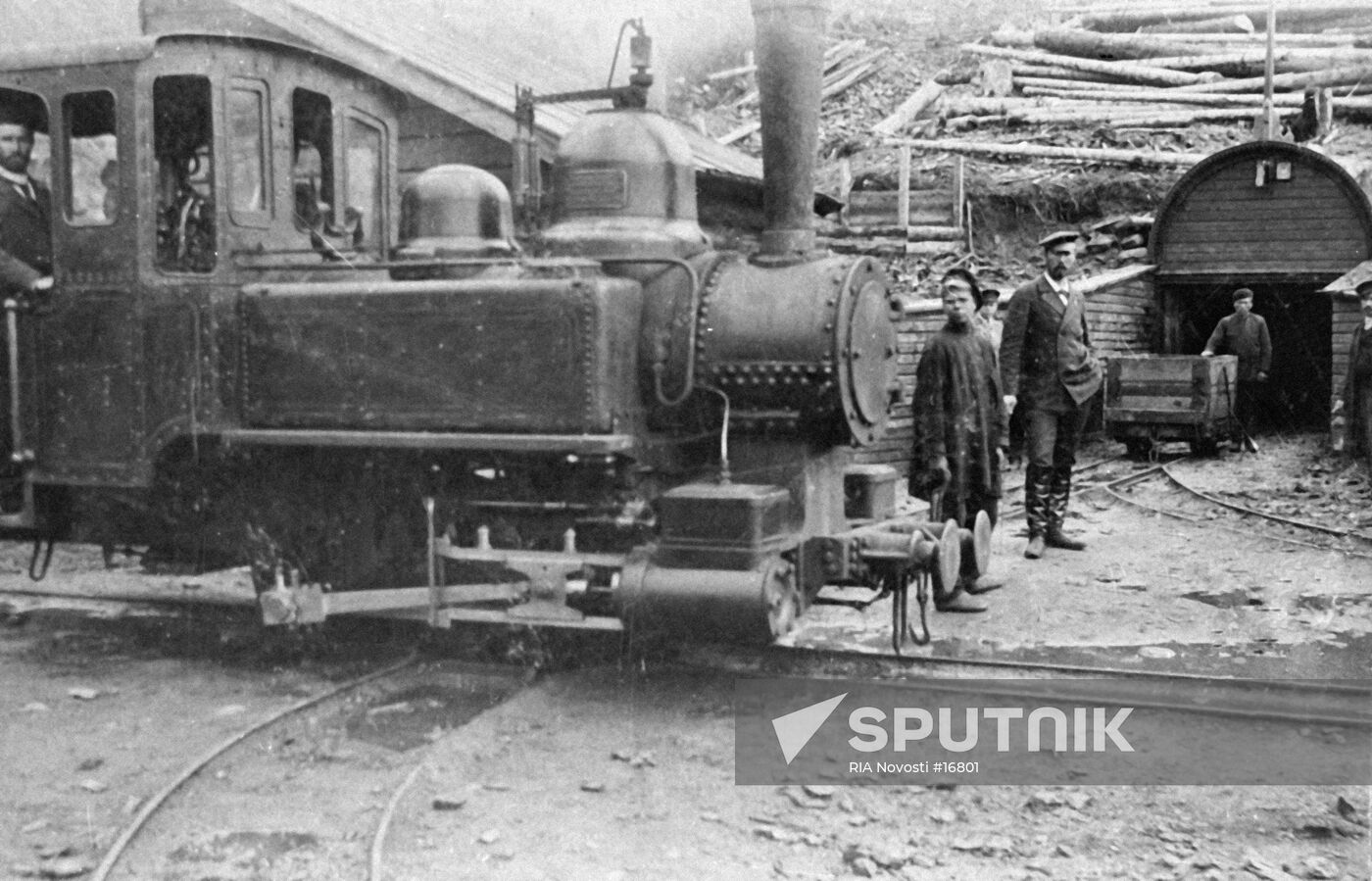 STEAM LOCOMOTIVE ORE MINE