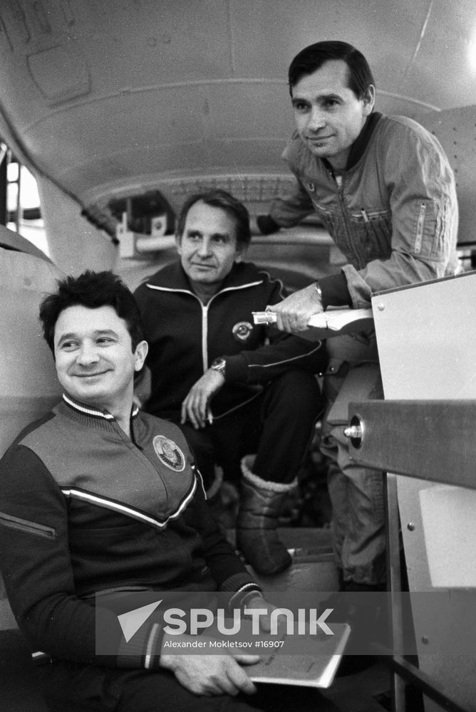 CREW SOYUZ-T3