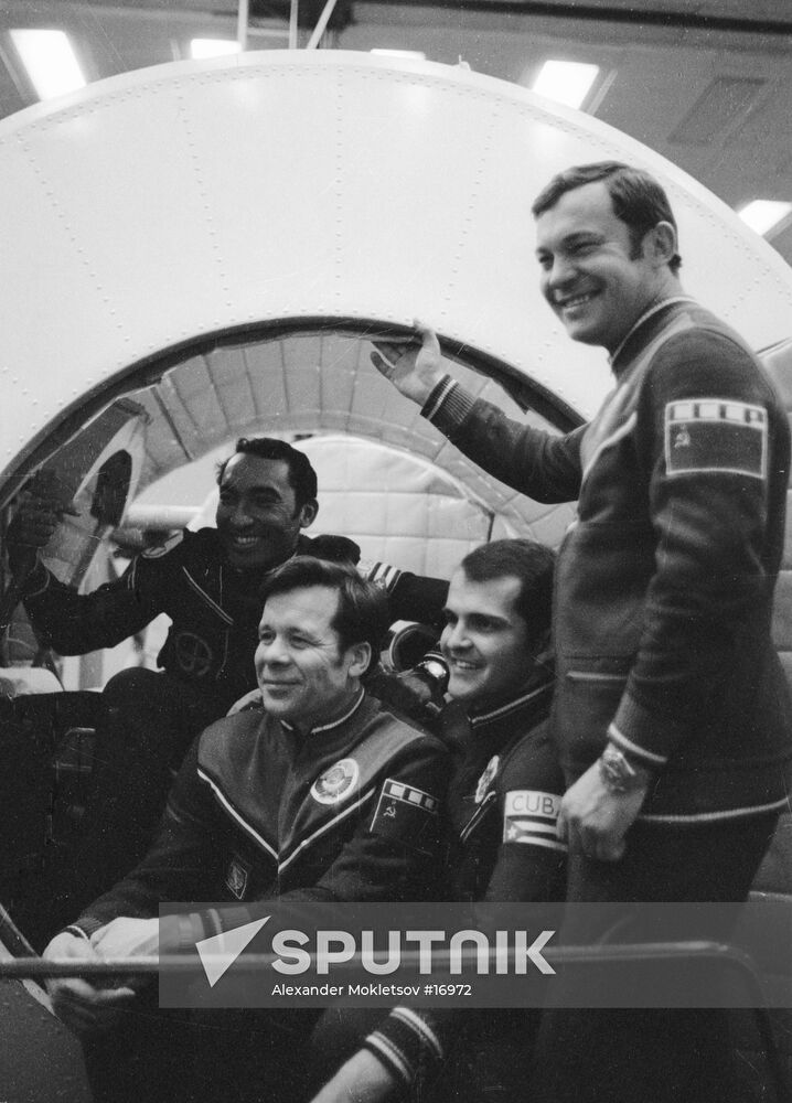 CREWS SOYUZ-38