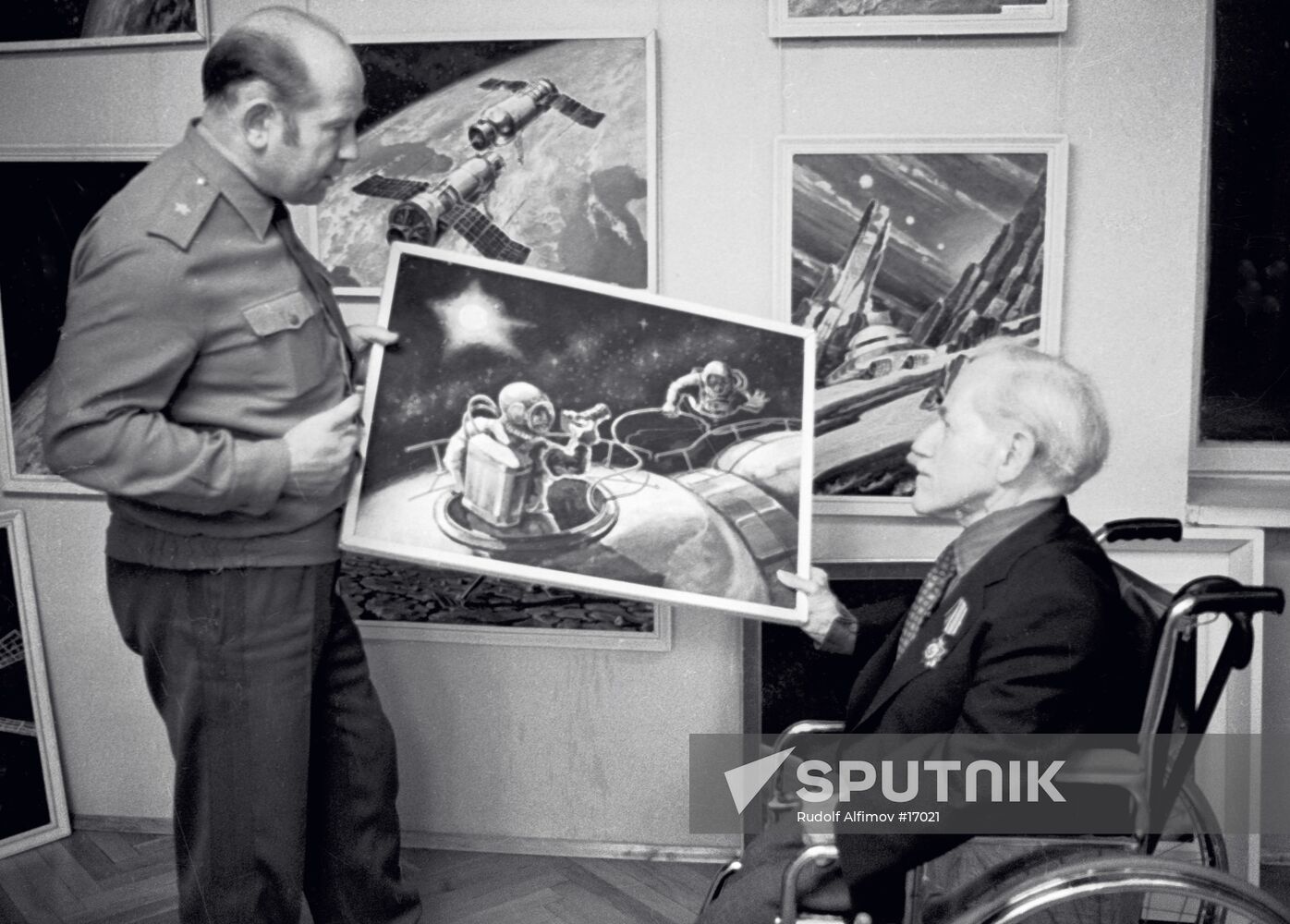Writer Dyson Carter visits Cosmonaut Alexei Leonov 