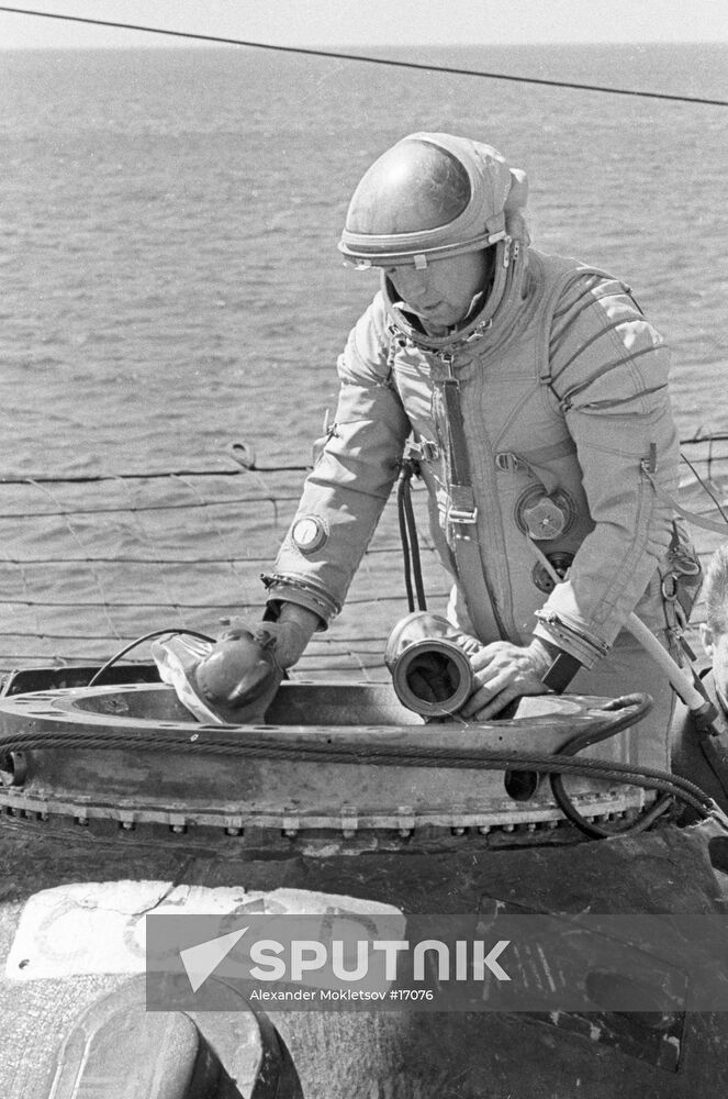Cosmonaut Leonov in water landing training