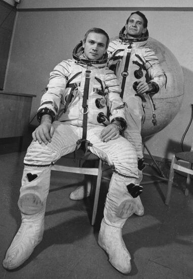 DZHANIBEKOV MAKAROV