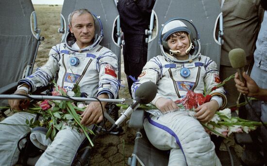 DZHANIBEKOV SAVITSKAYA SOYUZ-Т-12