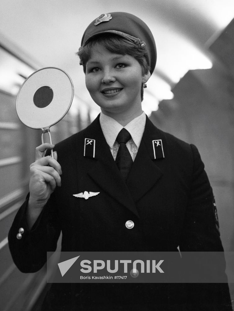 ATTENDANT STATION METRO