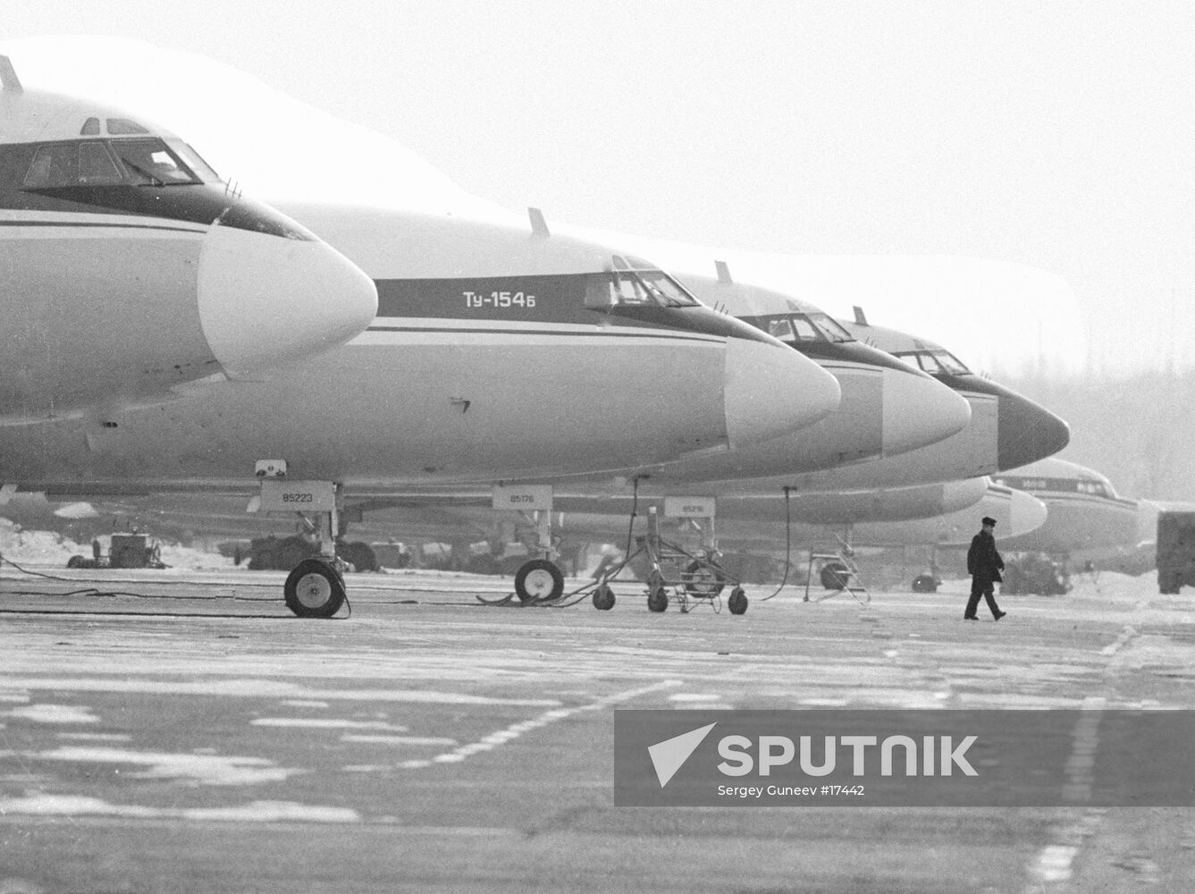 AIRPORT KHABAROVSK TU-154B