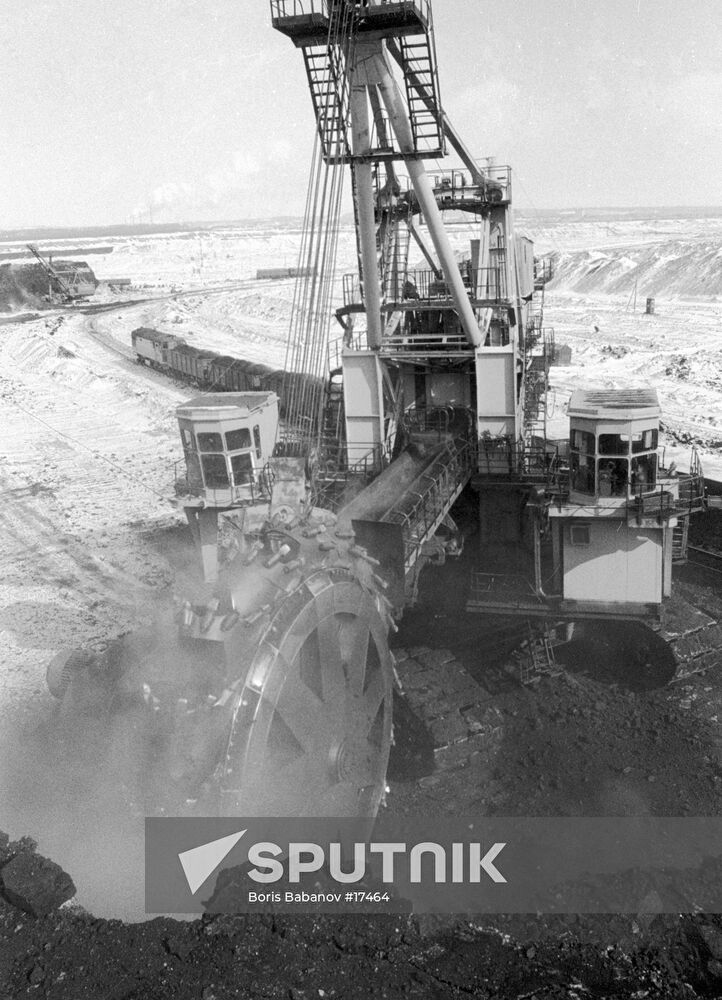 EXCAVATOR NAZAROVSKY OPEN PIT 