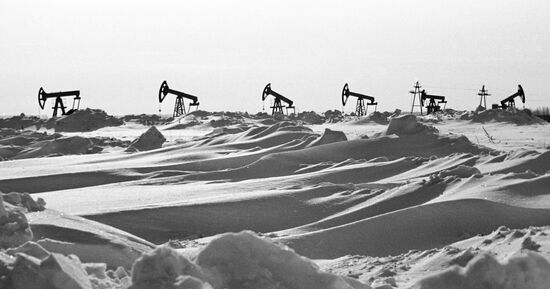 OIL FIELD DERRICKS