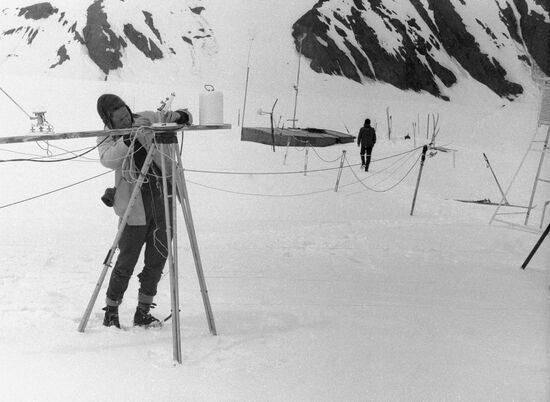 GLACIALISTS STATION GLACIER ALTAI