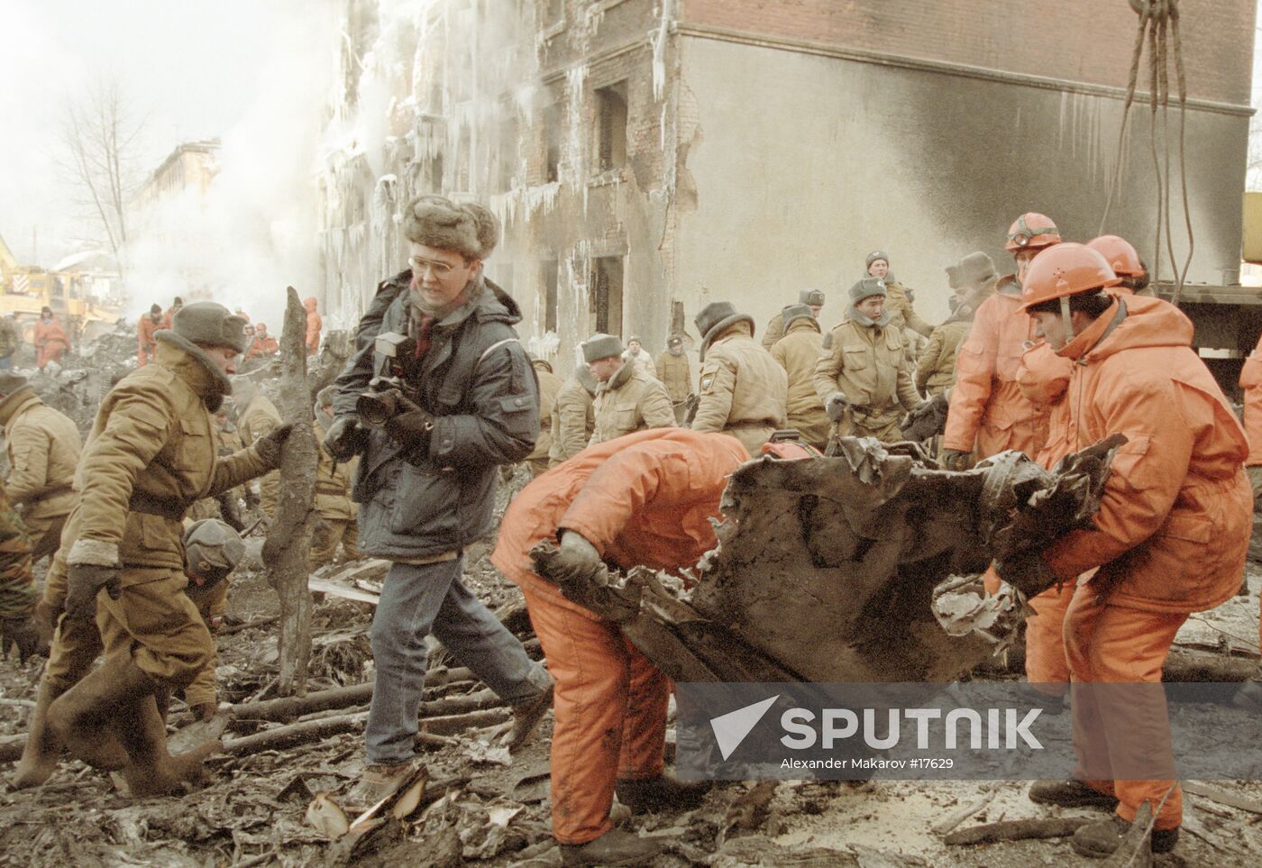 RESCUERS WORKS DESTROYED HOUSE
