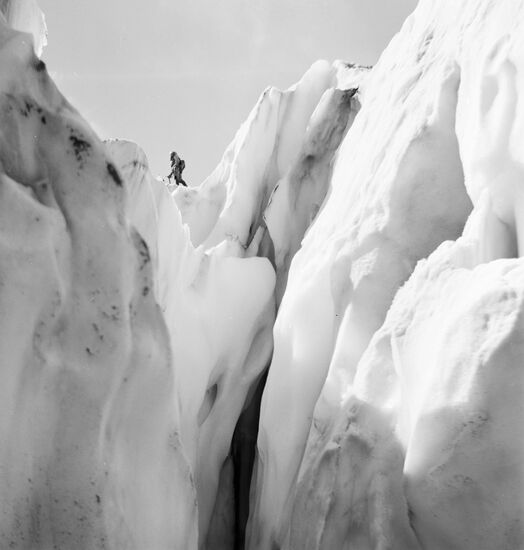 CANYON GLACIER GREAT CAUCASIAN RANGE 