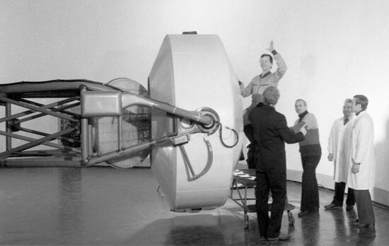 CHRETIEN COSMONAUT CENTRIFUGE