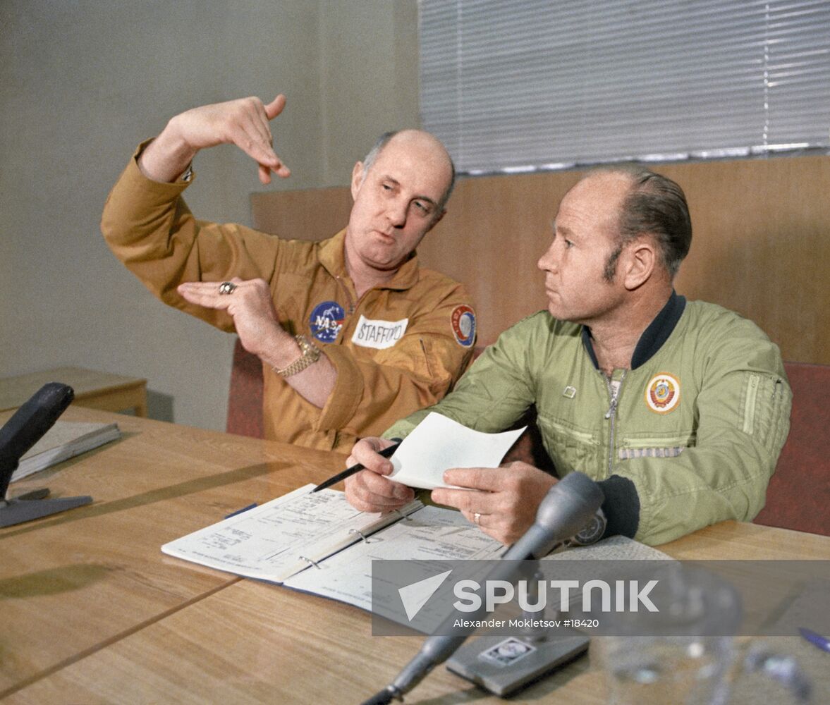 Stafford and Leonov after training