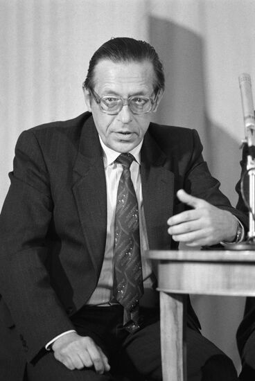 ACADEMY OF SCIENCES CORRESPONDING MEMBER LEONID ABALKIN