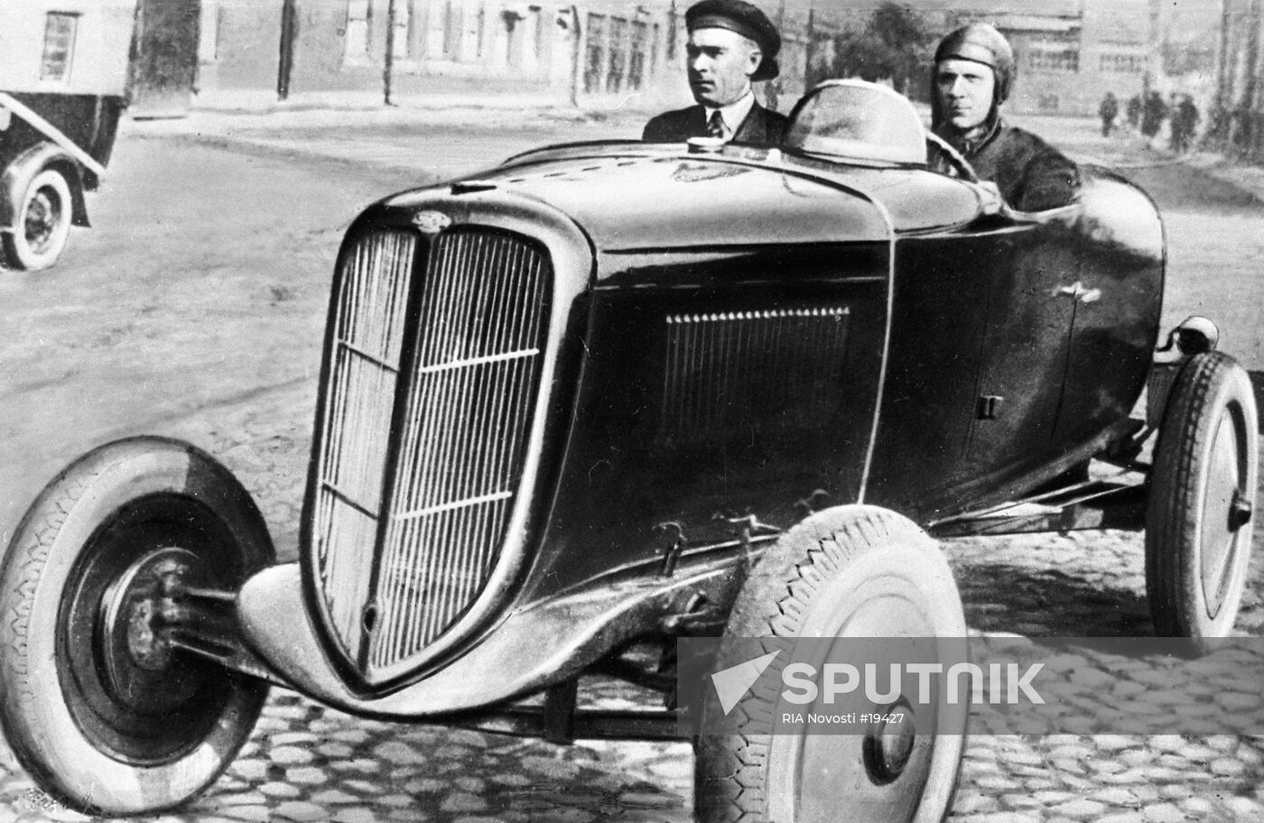 GORKY STREET GAZ SPORTING CAR DRIVER PASSENGER 