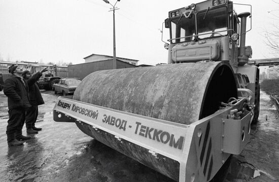 CONVERSION KIROV PLANT STEAM ROLLER 
