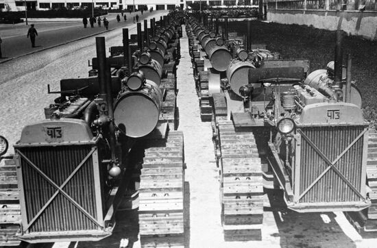 CHELYABINSK TRACTOR WORKS TRACTORS ROOM