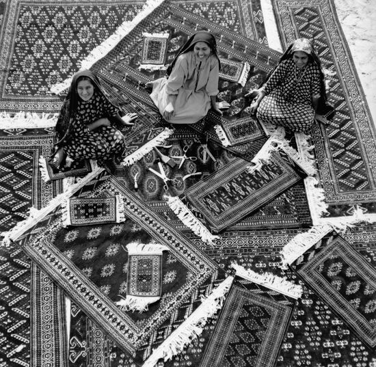 TURKMENKOVER TURKMENISTAN WOMEN CARPETS