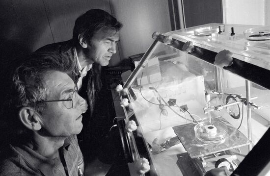 RADIO CHEMISTS LAB DEVICE