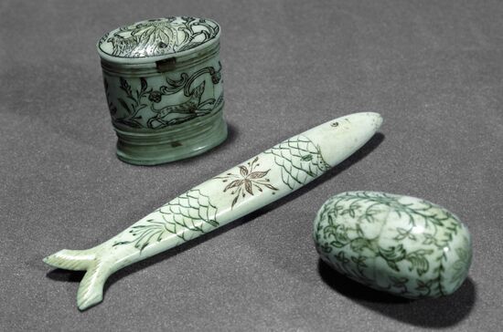 Needle-Holder Case Carving Bone 